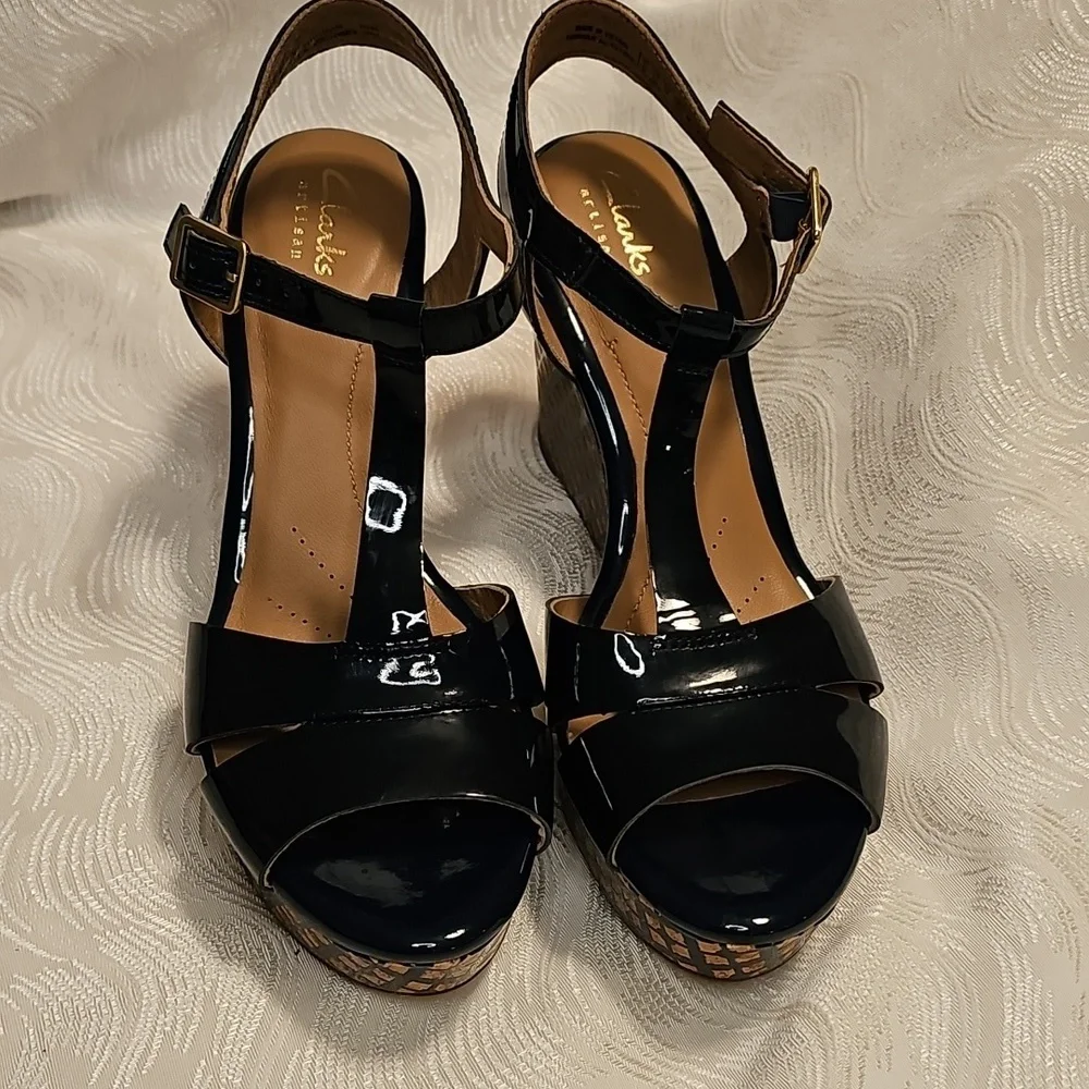 Clarks artisan Amelia Roma navy patten leather wedge sandal womans size 7.5 new - Picture 2 of 8